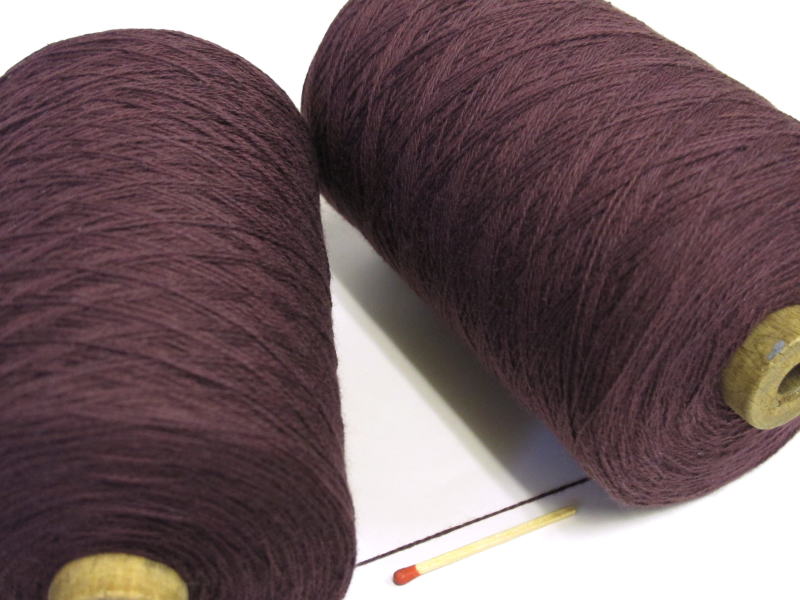 【10／2綿（エビ茶）】　手織りにも手編みにもオススメの綿糸が43色！やわらかくて使いやすい、人気の定番シリーズです♪