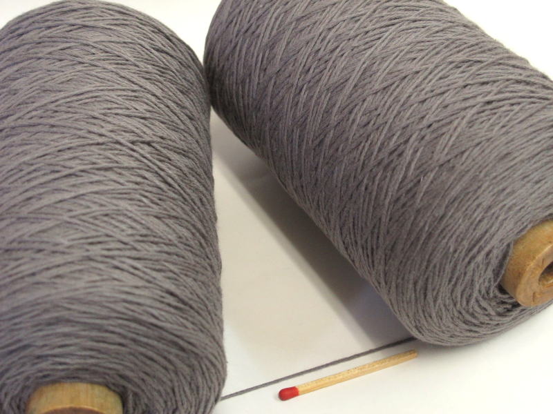 【20／8綿（グレー）】　手織りにも手編みにも使いやすいコットンならコレ！安心の品質とリーズナブルなお値段を両立した、やわらかな風合いの綿糸です。【RCP】