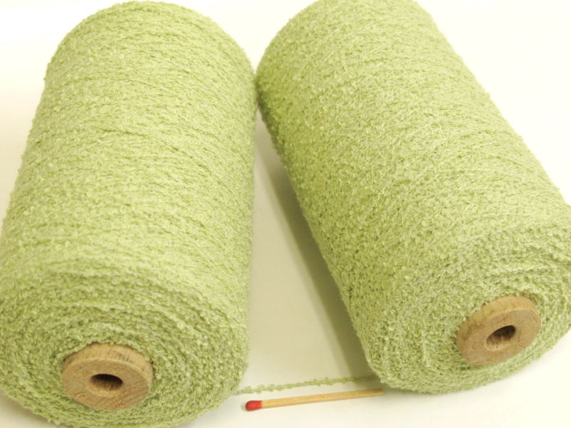 　やわらかくてサラッサラの風合いの綿糸♪爽やかな手ざわりが気持ちいい変化糸です。