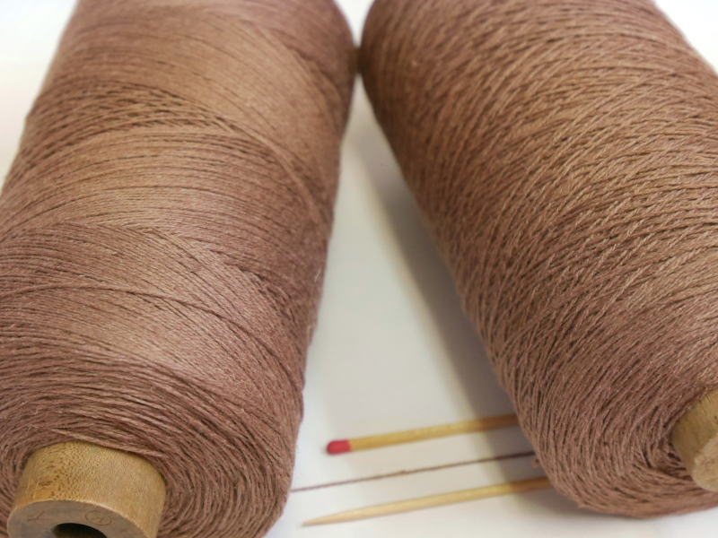 【25／2リネン（茶色）】リネンならではのさらっとした爽やかな手ざわり。