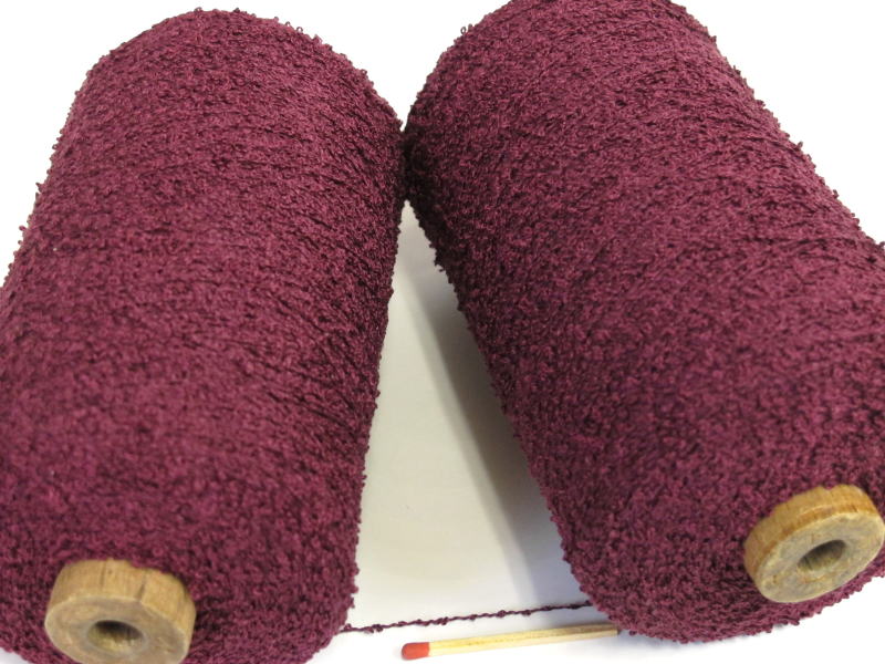 Rakuten - 【シルクループ（エンジ）】　しなやかで高級感のある変化糸。小さくてかわいいループが印象的な絹糸です。