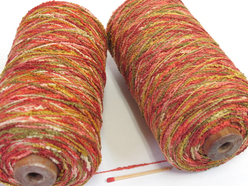 【絹紡スレットカスリ（レンガ×カラシ系）】　シルク100％のお買い得な変化糸。手織りでも手編みでも、..