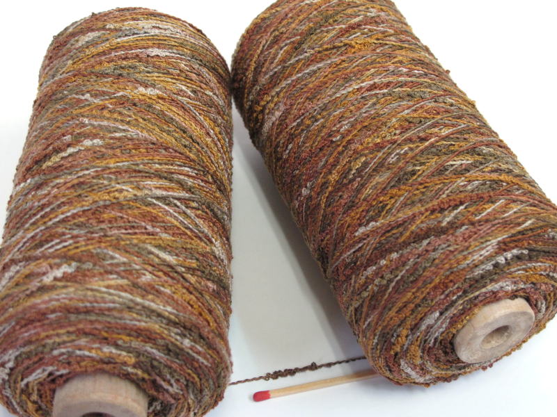 　シルク100％のお買い得な変化糸。手織りでも手編みでも、しなやかで扱いやすい絹糸です。