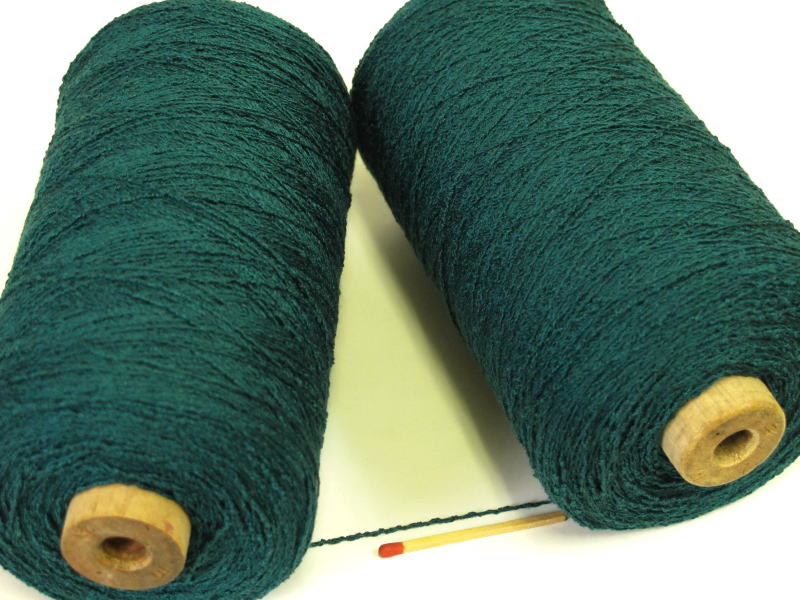 　さりげないオシャレを楽しみたい方にオススメ。作品に上品な変化をもらたしてくれる絹糸です。