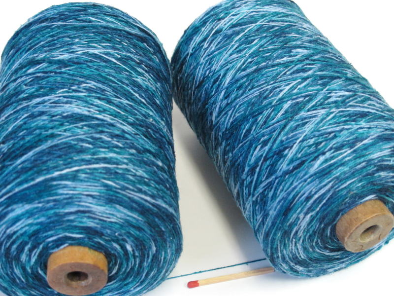 【17／2シルク紬カスリ（ブルー）】　細いシルク紬をお探しの方に。経糸にも緯糸にもお使い頂けます。