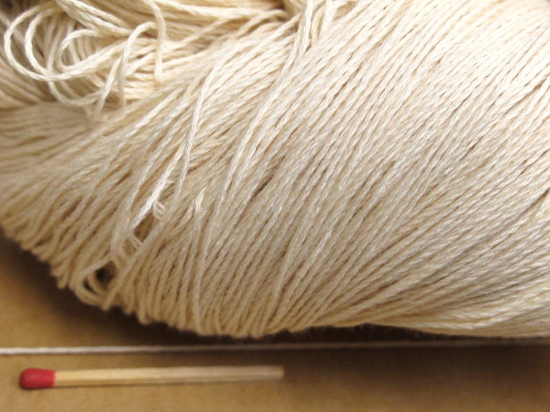 【30／3×3スーピマ綿（生成・かせ）】　質が良くてやわらかい、ワンランク上の綿糸をお探しの方におすすめです【手織り向き、手編み向き・綿糸】
