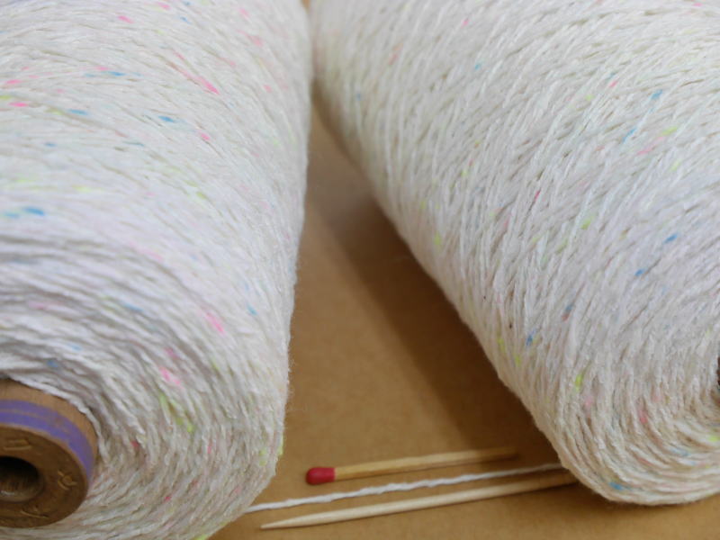 【和紙ネップ（白・巻き）】　色とりどりのネップが入ったかわいい糸です。【手織り向き、手編み向き】