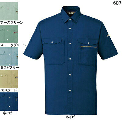 作業服 607S〜LL4L〜5L他のサイズを選ぶ●●商品説明●春夏用●素材：ボアコッドソフトバーバリー(減量加工)●混率：ポリエステル60％・綿40％●サイズ：S(首廻/39、胸囲/104、肩幅/44、袖丈/23、着丈/71)、M(首廻/40、胸囲/108、肩幅/46、袖丈/24、着丈/73)、L(首廻/41、胸囲/112、肩幅/48、袖丈/25、着丈/75)、LL(首廻/42、胸囲/116、肩幅/50、袖丈/26、着丈/78)、XL(首廻/44、胸囲/122、肩幅/52、袖丈/26、着丈/78)、4L(首廻/46、胸囲/130、肩幅/54、袖丈/27、着丈/80)、5L(首廻/48、胸囲/140、肩幅/56、袖丈/27、着丈/81)●カラー：ネイビー、アースグリーン、スモークグリーン、マスタード、ミストブルー●関連商品※608抗菌・防臭長袖ブルゾン※609抗菌・防臭半袖ブルゾン※616抗菌・防臭ツータックパンツ※626抗菌・防臭ツータックカーゴパンツ※90019帽子(丸アポロ型)※606抗菌・防臭長袖シャツ商品仕様●機能性、素材、デザイン、価格。さまざまなニーズにお応えできるワークウエア。ワーカーの快適な作業をバックアップします。●人気を独占し続ける、支持率ナンバーワンのベストセラー。●すべてのワーカーが惚れ込んだ、ワーキングデザインの基本形とも呼べるシリーズです。耐久性ソフトな着心地を両立させた価値ある一着です。1040607コーディネイト商品抗菌・防臭長袖ブルゾン608抗菌・防臭半袖ブルゾン609抗菌・防臭ツータックパンツ616抗菌・防臭ツータックカーゴパンツ626帽子(丸アポロ型)90019抗菌・防臭長袖シャツ606