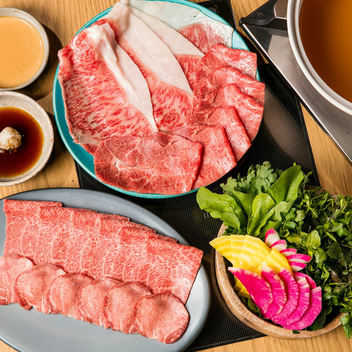 【KINTANのしゃぶしゃぶセット】12種の厳選野菜付き！お肉の総量510gの“KINTANセレブしゃぶしゃぶセット”(3〜4人前)　牛タン　野菜　タレセット　スープ　鍋　和牛　豚しゃぶ　ギフト　肉ギフト　送料無料　冷蔵　黒毛和牛 御歳暮　お歳暮　冬ギフトのサムネイル