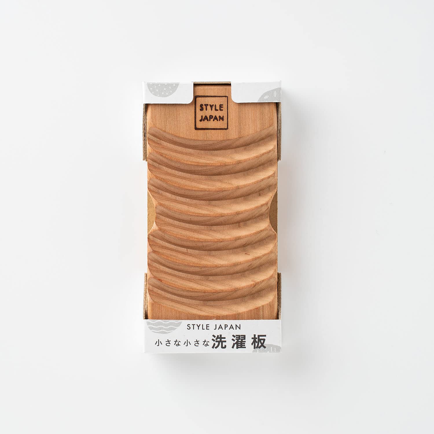 <お届けについて>・商品ページの「最短お届け日」はシステム上の目安です。実際のお届け日を保証するものではなく、 発送や配送の状況により前後する場合があります。・発送業務は当店の出荷体制により順次手配しております。外部の物流センターの配送サービスを 利用して出荷する場合があるため、梱包資材や外箱に当店名以外の表記があることがあります。 商品自体に問題はありません。・配送方法(ポスト投函/置き配/不在票の投函と再配達)は、商品のサイズや地域により 自動的に選ばれます。配送業者のご指定は承っておりません。・複数の販売チャネルで在庫を共有しているため、更新のタイミングにより実際の在庫・出荷状況と 異なる場合があります。行き違いによる欠品や販売終了の際は、ご注文をキャンセルと させていただくことがあります。昔ながらの洗濯板を今のライフスタイルに合わせて小さくしたポケットサイズの洗濯板です。袖や襟などの洗濯機で落ちにくいガンコな汚れの部分洗いに適しています。旅行先や出張先への持ち運びにも便利で、泡立ちやすい波型カーブを採用しています。商品仕様サイズ:W6×D1.5×H12cm素材:国産サクラ材生産国:日本