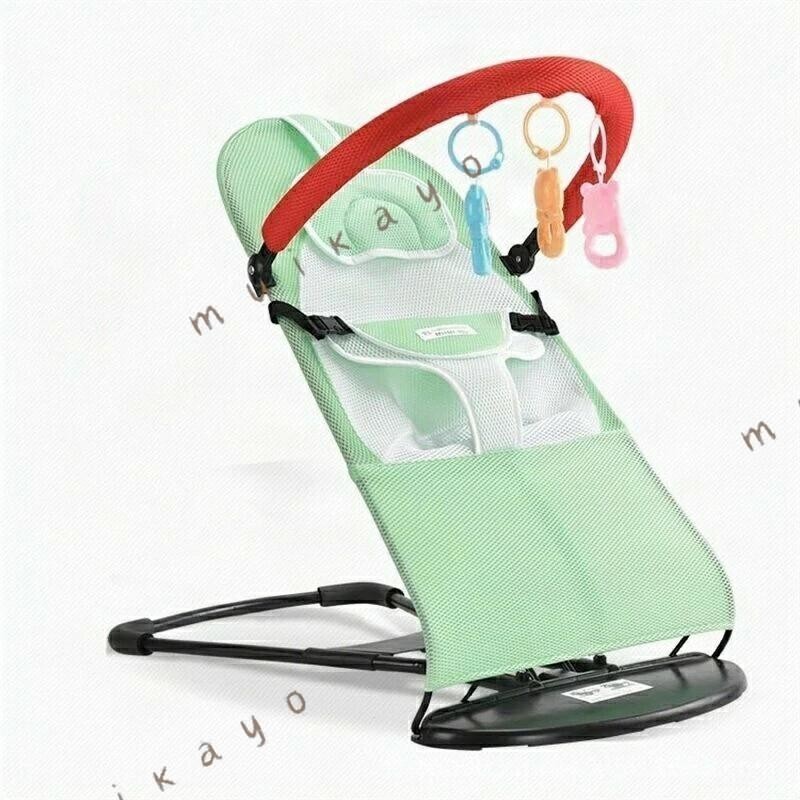 日本の気候にぴったりなメッシュ素材で作られているため、汗っかきな赤ちゃんも快適に過ごせます。全体的なからだの蒸れを抑えてやさしく包みこむスタイリッシュなデザインでリビングに置いてもインテリアの邪魔になりません。コンパクトに収納できるバウンサー。日本の気候にぴったりなメッシュ素材赤ちゃんの背中は熱がこもりやすく蒸れやすいので風通しが良く速乾性があるメッシュが 適です。日本のじめじめした気候にぴったり素材のメッシュは伸縮性にも富んでおり、心地よく背中にフィットします。かんたんに三段階高さ調節可能成長に応じて、3段階にリクライニングできます。