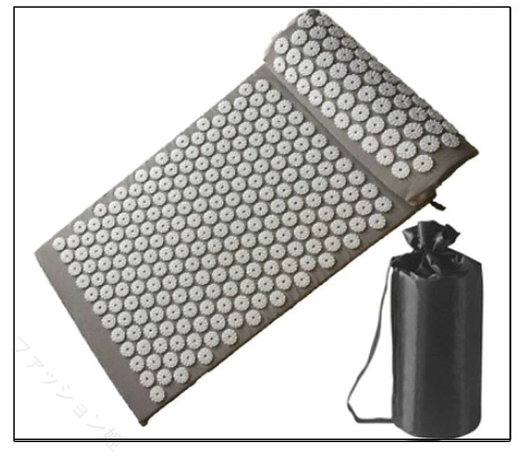 血液循環を促進する:針のマッサージパッドは体の各部位を刺激することによって、体内の血液循環を促進し、体の活力を増加させます。痛みを和らげる針マッサージパッドを使うと、背中の痛み、坐骨、首の痛み、筋肉の緊張など様々な痛みを和らげることができます。マットの小さなとげは肌に針圧を効かせ、痛みを抑えるエンドルフィンの分泌を促します。睡眠の質を向上させる針マッサージパッドは睡眠の質を向上させます。多くの使用者が、ニードルマッサージパッドを使用した後、強い痛みが顕著に緩和され、夜間の睡眠がよりよくなったと証言しています。体をリラックスさせる:ニードルマッサージパッドは深いリラックス効果を提供し、筋肉の緊張を緩和し、軽い感覚を味わえます8。多機能使用:マッサージパッドとして使用することができる以外、針のマッサージパッドはヨガマット、座布団などとしても使うことができて、多様な場面と用途に適用します。 サイズ マット：66*40*2cm 枕：38*15*10cm サイズについての説明 マット：66*40*2cm枕：38*15*10cm※サイズ表の実寸法は商品によって1-3cm程度の誤差がある場合がございます 素材 スポンジ、コットンリネン、ABSプラスチック、オックスフォードクロス 色 パープル ライトグリーン ダークグリーン グリーン*ブラック ブルー ピンク ブラック グレー ベージュ 備考 ●サイズ詳細等の測り方はスタッフ間で統一、徹底はしておりますが、実寸は商品によって若干の誤差(1cm～3cm )がある場合がございますので、予めご了承ください。 ●製造ロットにより、細部形状の違いや、同色でも色味に多少の誤差が生じます。 ●パッケージは改良のため予告なく仕様を変更する場合があります。 ▼商品の色は、撮影時の光や、お客様のモニターの色具合などにより、実際の商品と異なる場合がございます。あらかじめ、ご了承ください。 ▼生地の特性上、やや匂いが強く感じられるものもございます。数日のご使用や陰干しなどで気になる匂いはほとんど感じられなくなります。 ▼同じ商品でも生産時期により形やサイズ、カラーに多少の誤差が生じる場合もございます。 ▼他店舗でも在庫を共有して販売をしている為、受注後欠品となる場合もございます。予め、ご了承お願い申し上げます。 ▼出荷前に全て検品を行っておりますが、万が一商品に不具合があった場合は、お問い合わせフォームまたはメールよりご連絡頂けます様お願い申し上げます。速やかに対応致しますのでご安心ください。 【原産国／製造国: 中国】 指定された配送時間は承っておりません。【ファッション姫】血液循環を促進する:針のマッサージパッドは体の各部位を刺激することによって、体内の血液循環を促進し、体の活力を増加させます。痛みを和らげる針マッサージパッドを使うと、背中の痛み、坐骨、首の痛み、筋肉の緊張など様々な痛みを和らげることができます。マットの小さなとげは肌に針圧を効かせ、痛みを抑えるエンドルフィンの分泌を促します。睡眠の質を向上させる針マッサージパッドは睡眠の質を向上させます。多くの使用者が、ニードルマッサージパッドを使用した後、強い痛みが顕著に緩和され、夜間の睡眠がよりよくなったと証言しています。体をリラックスさせる:ニードルマッサージパッドは深いリラックス効果を提供し、筋肉の緊張を緩和し、軽い感覚を味わえます8。多機能使用:マッサージパッドとして使用することができる以外、針のマッサージパッドはヨガマット、座布団などとしても使うことができて、多様な場面と用途に適用します。 サイズ マット：66*40*2cm 枕：38*15*10cm サイズについての説明 マット：66*40*2cm枕：38*15*10cm※サイズ表の実寸法は商品によって1-3cm程度の誤差がある場合がございます 素材 スポンジ、コットンリネン、ABSプラスチック、オックスフォードクロス 色 パープル ライトグリーン ダークグリーン グリーン*ブラック ブルー ピンク ブラック グレー ベージュ 備考 ●サイズ詳細等の測り方はスタッフ間で統一、徹底はしておりますが、実寸は商品によって若干の誤差(1cm～3cm )がある場合がございますので、予めご了承ください。 ●製造ロットにより、細部形状の違いや、同色でも色味に多少の誤差が生じます。 ●パッケージは改良のため予告なく仕様を変更する場合があります。 ▼商品の色は、撮影時の光や、お客様のモニターの色具合などにより、実際の商品と異なる場合がございます。あらかじめ、ご了承ください。 ▼生地の特性上、やや匂いが強く感じられるものもございます。数日のご使用や陰干しなどで気になる匂いはほとんど感じられなくなります。 ▼同じ商品でも生産時期により形やサイズ、カラーに多少の誤差が生じる場合もございます。 ▼他店舗でも在庫を共有して販売をしている為、受注後欠品となる場合もございます。予め、ご了承お願い申し上げます。 ▼出荷前に全て検品を行っておりますが、万が一商品に不具合があった場合は、お問い合わせフォームまたはメールよりご連絡頂けます様お願い申し上げます。速やかに対応致しますのでご安心ください。 【原産国／製造国: 中国】 指定された配送時間は承っておりません。【ファッション姫】