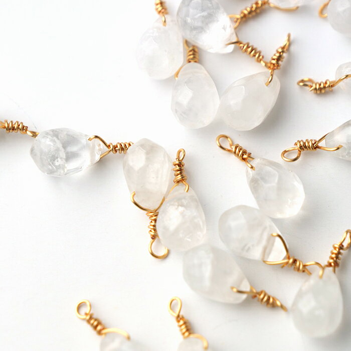 P5倍★MAX20%オフクーポン★【天然石 水晶】しずぐ 雫型 チャーム シャンクビーズ 約15×9mm ピアス ネッ..