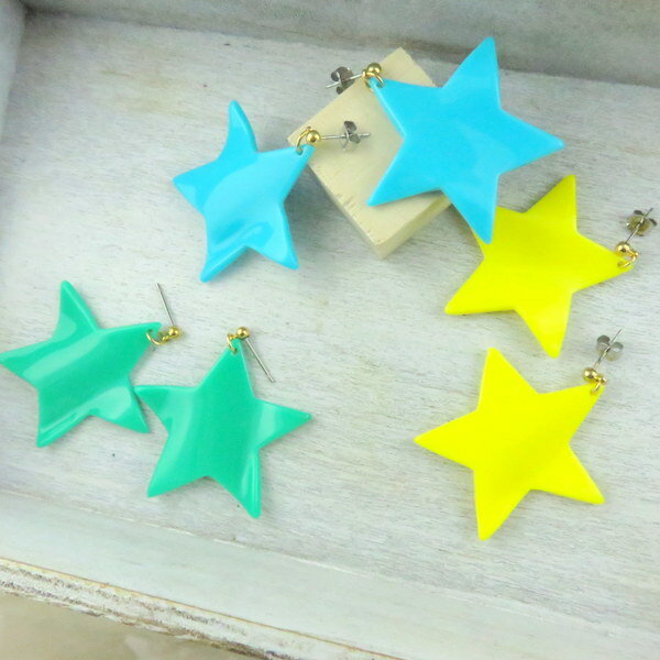 トレンド!アクリルピアス★大ぶり ボリューム 星モチーフ デッドストック材料を新しくデザインしました。流行の幾何星型&懐かしいほっこり感でなごめます。数量限定 ボリュームピアス ★送料無料 レディース アクセサリー レトロ【人気】 クリスマス