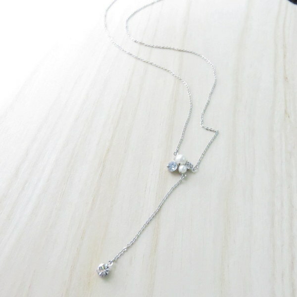 Y字 ロング ミディアム ネックレス 華奢 ビジュー パール 着回しに最適、人気、流行の細いチェーンタイプ、結婚式も普段使いも万能アクセサリー!お呼ばれ プレゼント ギフト パーティー 色々な会にも。母の日 クリスマス