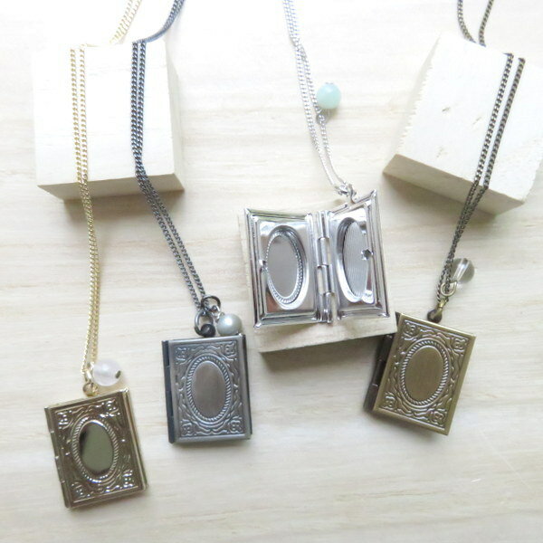 ロケットペンダント ブックモチーフ 本 ロケット 写真 選べる 色 チェーン 長さ ネックレス 天然石 結婚祝い 出産祝い 結婚記念日 誕生日プレゼント セミオーダー ギフト 女性 贈り物 還暦祝 長寿祝い 退職祝い 就職祝い お祝い クリスマス