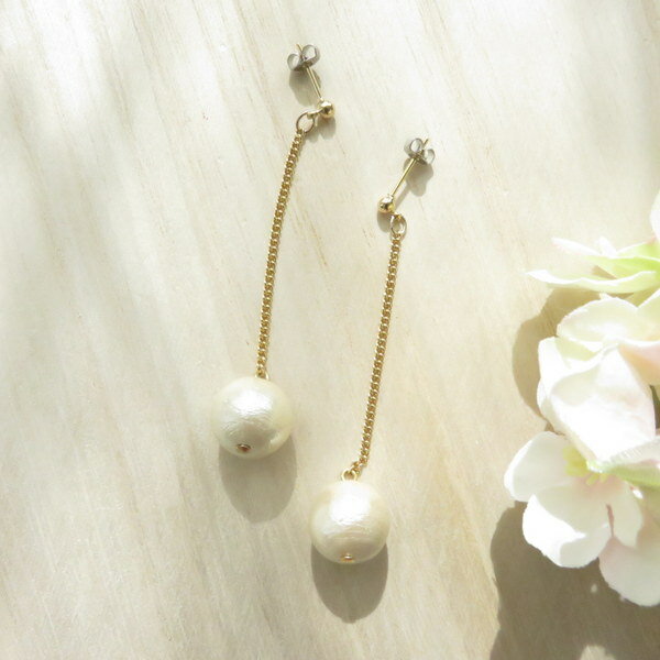 コットンパール シンプル ゆれ ロングピアス 結婚式 ゴールド色きれい プレゼントに レディース 華やか ドレス カジュアルアクセ メール便送料無料【当店オススメ】 クリスマス