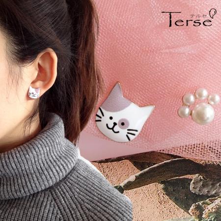 Terse【再入荷】パールの肉球がとっても可愛い♪ぶち猫ちゃんピアス 1ペア レディース 左右非対称 アシンメトリー ねこ ネコ キャット アニマル フェミニン ガーリー 普段使い お出かけ パーティー 食事会 女子会 デート プレゼント ギフト sa0140apk