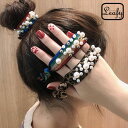 パールとシルバーのボールをあしらった可愛いヘアタイゴム いつものコーデに取り入れるだけで上品なカジュアルなスタイルに 髪を結ばない時は、ブレスレットにするのもオ...