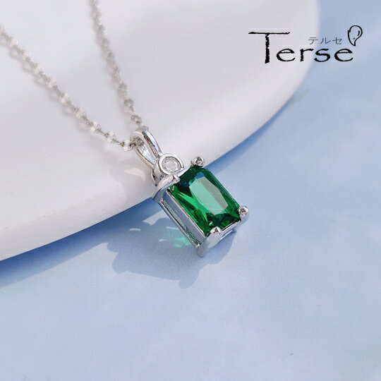 新作Terse　シンプルなエメラルドグリーンCZダイヤのペンダント　美しい鮮やかな緑色のキュービックジルコニアが胸元を華やかに演出してくれます　バチカン部分には透明なCZダイヤを1石あしらい、細やかなこだわり　透明感のある煌きと美しい色調が魅力的な一品　sn0345as