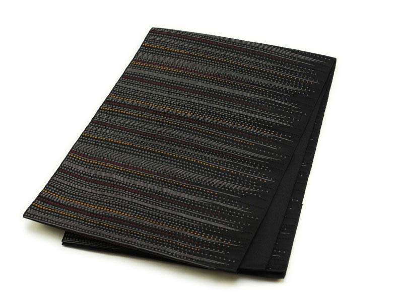 日本製 本場桐生織名古屋帯 ドットライン(ブラック) 本場 桐生織 名古屋帯 群馬 きりゅう 群馬県 桐生市 桐生 伝統的工芸品 伝統 織物 織り方 先染め織物...