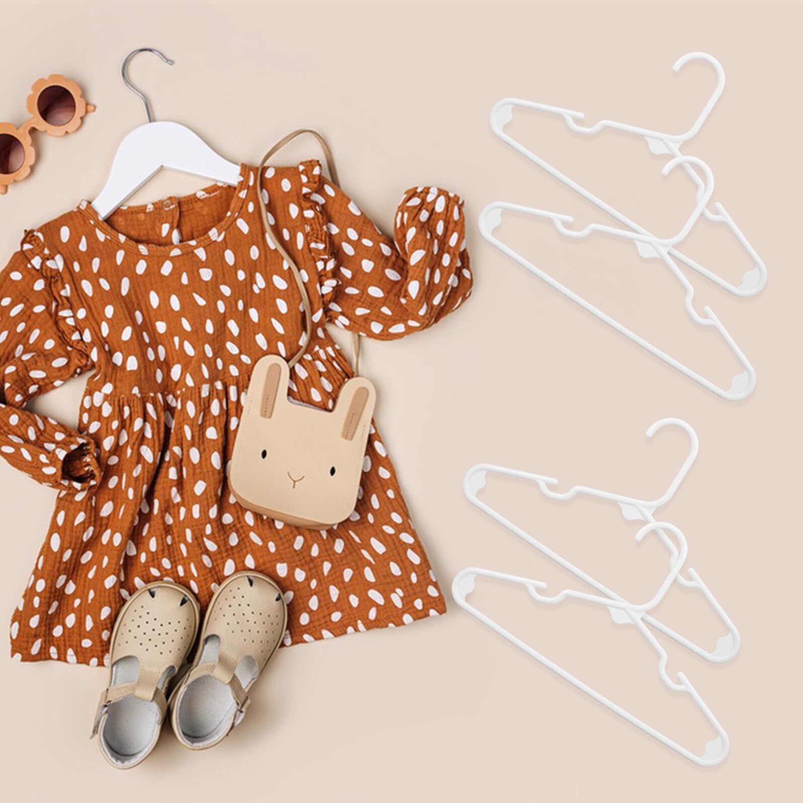 10個 用ハンガー 素材 耐久性あり すべらない 干湿両用 衣類整理に 家用キッズクローゼット収納