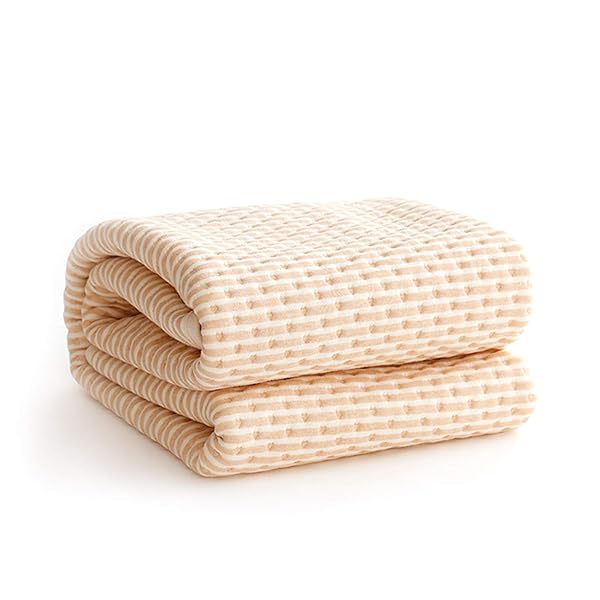 おねしょ防水シーツ 120×70cm 防水おねしょシーツ 通気 吸水性 赤ちゃんの肌に優しい ベビー 子ども 大人用 綿100% 四隅ゴム付ブランド色120×70cmモデル商品説明【商品概要】【おねしょ防水シーツ、 吸水・防水性に優れ 】おねしょシートは4階建ての構造を持っていますので、退屈せずに快適に過ごせると思います。表面：100%オーガニックコットンで、手触りが柔らかいです。中間層の中の吸水層は第三層の防水層に水を浸透させ、第三層の防水層をしっかりと捕獲して防水効果を発揮します。裏面：抗菌消臭, 防ダニの滑り止め天然竹繊維。保育園や幼稚園の昼寝もぴったりです。【おねしょシーツ、肌触りが良く】表面は柔らかな天然オーガニック綿100％を採用され、寝ている寝汗などをしっかり吸収してくれます。やさしい肌触りと優れた防水性、通気性のよさを兼ね備えた赤ちゃんにやさしいおねしょシーツです。防水シーツはおねしょや寝汗から敷布団を守ってくれ、赤ちゃんが気持ちよく過ごすための必須アイテムです。【シーツ、赤ちゃんにも安心】防水や軽い素材という特徴を生かして、外出用やベビーカーに敷いたりと、様々な使い方ができます。肌に直接触れる表と裏は天然素材。漂白剤・染料・蛍光剤などの化学薬品を一切使用していません。敏感なお肌の赤ちゃんにも安心にご使用頂けます！【おねしょシーツ、四隅ゴム付き】通常のシーツの内側に入れたり、上から敷くことにより、おねしょ からお布団やベッドマット(マットレス)などの寝具が濡れるのを防ぎ、清潔に保つことができます。赤ちゃんのおねしょシーツや、オムツ取り替え時のシートに最適。介護や育児中のおもらし処理の手間を大きく省いてくれる、防水シーツ。どこでも持ち運び、昼寝のおねしょや汚れを発生した場に対応できますので、旅行や帰省時に常備するオススメの防水シーツです！【ベビー防水シーツ、耐水検査クリア】シーツ：1 枚 :120×70cm。防水シーツの主に おねしょ 防水しーつ 、おむつ替えシート、 汗取りパッド 、また 介護用としても大活躍の商品です。介護、防水シーツ、オムツ換え、汗取りなどにも役を立てます。【商品説明】4層構造でふわふわの手触り、肌やさしい・抜群通気性・快速吸水・滑り止め、洗濯機で洗われる。 通気性が高いTPU防水層を使い、液体浸透防止を確保する上に、お肌サラサラ、心地よく朝までぐっすり眠れます。 ふんわりと柔らかく、肌触りは快適であり、赤ちゃんの繊細なお肌をお守りします。 完璧な出産祝いプレゼント-赤ちゃんバスタオルはすべての新生児、保育園の子供がいる家族の必需品です。 天然オーガニック綿100％、両面使えます。一年を通じて快適にお使いいただけます。 コットンおむつ替えシートを採用し、表面は天然オーガニック綿100％+裏面竹繊維でお肌に優しい素材を使っており、無蛍光無添加SGS検査合格済、敏感肌の方も安心にご使っていただけます。 外出先でのおむつ替え時やお昼寝布団にもぴったりフィットする、保育園や幼稚園でのお昼ね時間のおねしょ対策に、旅行や帰省時にも常備するのがオススメします！【商品詳細】商品種別：ベビー用敷きパッド・防水シーツ商品名：おねしょ防水シーツ 120×70cm 防水おねしょシーツ 通気 吸水性 赤ちゃんの肌に優しい ベビー 子ども 大人用 綿100% 四隅ゴム付製造元：商品番号：fsd-ma-01-5商品内容：120x70センチメートル (x 1)色：120×70cm【当店からの連絡】