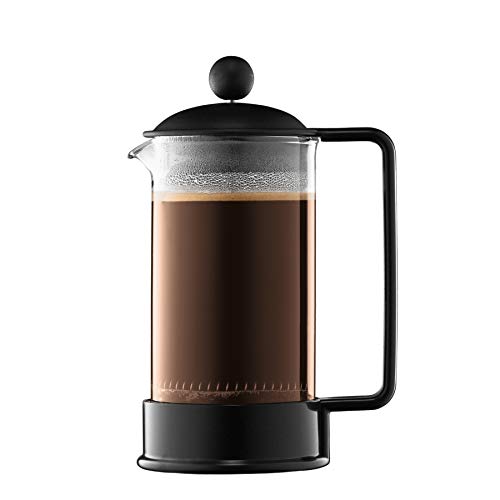 特殊:B0765XT55Pコード:0719534964800ブランド:Bodum(ボダム)規格：CD - Bodum Brazil French Press 3 cup商品カラー: ブラックサイズ情報:350ml商品サイズ: 高さ16.9、幅9.8、奥行き9.8商品重量:220この商品について誰でも手軽においしいコーヒーを淹れられるコーヒーメーカー。粗挽きに挽いたコーヒー豆にお湯を注ぎ、できあがりまでは置いておくだけで、安定した味わいを簡単に実現。できあがりまでの時間は、有効活用にも。コーヒー豆の旨みや香り、おいしさに必要な豆の油分 コーヒーオイル を余すことなく抽出し、コーヒー豆本来の味が最大限に引き出せる。容量350 ml材質ガラス, ステンレス鋼, プラスチック商品の重量0.22 キログラムヒューマンインターフェイス入力装置ボタンブランドBodum(ボダム)色ブラック商品の寸法9.8D x 9.8W x 16.9H cm特徴手動コーヒーメーカータイプフレンチプレススタイルクラシック商品の推奨用途旅行付属コンポーネント取扱説明書, コーヒー豆計量スプーンモデル名BRAZIL商品の個数1発送サイズ: 高さ17.7、幅11.2、奥行き8.4発送重量:270 良いデザインは高価であってはならない というデザインポリシーを象徴している無駄な装飾を省いたシンプルなデザインのBRAZIL。フレンチプレスは、最もコーヒー豆の成分を抽出するのに適した92 96 のお湯の温度を目安に、ゆっくりと豆の膨らみを確かめるようにお湯を注ぐことで、コーヒー豆の旨みや香り、おいしさに必要な豆の油分 コーヒーオイル を余すことなく抽出します。コーヒー豆本来の味が最大限に引き出された豊かな味わいのコーヒーをお楽しみください。ブランド紹介デンマーク発祥のキッチンウエアブランド、ボダム 使いやすく、長持ちし、デザイン性に優れ、そして環境に優しい持続可能な製品 をこれからもボダムは作り続けていきます。 FRENCH PRESS誰でも簡単コーヒーの風味と香りを引き出せるコーヒーメーカー コーヒーメーカーストアにアクセス TRAVEL PRESS SETお好きなコーヒーをどこでも淹れたてて楽しめるポータブルコーヒーメーカー トラベルプレス、トラベルマグストアにアクセス DOUBLE WALL GLASSES職人の手でひとつひとつ作られた保温保冷性に優れ、結露しにくい二重構造のグラス マグカップ、カップ、グラスストアにアクセス TEA PRESS茶葉を取り出すことなく好みの濃さで抽出できるティーポット ティーメーカーストアにアクセス COFFEE GRINDER細挽きから粗挽きまで、いつでも香り高い挽きたてのコーヒーを手軽に挽けるグラインダー E-BODUMストアにアクセス