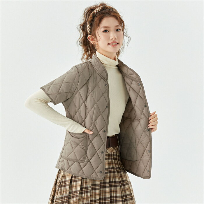 キルティングベスト レディース ダウンインナーベスト 半袖 中綿ベスト インナー ライトダウンベスト ラウンドネック ハイネック 無地 軽量 秋冬 アウター 大きいサイズ 裏起毛 フロントボタン 前開き 防寒着 暖かい 体型カバー 着痩せ ゆったり お洒落 重ね着 日常