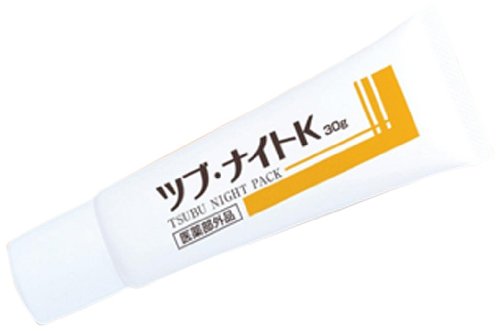 商品名 薬用ツブ・ナイトK 区分 医薬部外品 内容量 30g 成分 水溶性プラセンタエキス、グリチルリチン酸2K 、キョウニンエキス、ヨクイニンエキス、水溶性コラーゲン液、藍水抽出液 、クエン酸 、クエン酸ナトリウム、グリセリン、クワエキス、アーティチョークエキス、アロエエキス（2）、エタノール、水ナス果実エキス 、ケイ酸Al・Mg、ジエチレントリアミン五酢酸五ナトリウム液、シコンエキス&nbsp; 、チンピエキス、 ヒアルロン酸ナトリウム（2） 、フェノキシエタノール、カオリン、キサンタンガム 、ペンチレングリコール、BG、ポリオキシブチレンポリオキシエチレンポリオキシプロピレングリセリルエーテル（8E．0．）（5P．0．）（3B．0．）、ポリビニルアルコール、ポリビニルピロリドン 、プルーン酵素分解物 、ポリエチレングリコール1500 、黄酸化鉄、 ベンガラ 使用方法 洗顔後、肌を清浄にした後、肌の水気を拭き取ってから適量を手にとり、気になる部分に塗ってください。パックが完全に乾いたら、ゆっくりはがしてください。 使用上の注意　 化粧品類がお肌に合わないとき、即ち次のような場合には、使用を中止してください。そのまま化粧品類の使用を続けますと、症状を悪化させることがありますので、皮膚科専門医等にご相談されることをおすすめします。(1)使用中、赤み・はれ・かゆみ・刺激等の異常があらわれた場合(2)使用したお肌に、直射日光があたって上記のような異常が現れた場合傷やはれもの、しっしん等、異常のある部位にはお使いにならないでください。 製造国 日本 販売元　株式会社シェモア 区分 　 化粧品/日本製 広告文責　有限会社アプリ　TEL　072-242-6700