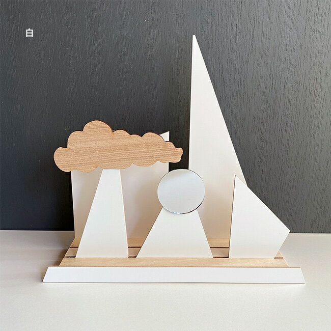 お札スタンド M 神様のテーマパーク 雲と山 光る太陽[お札立て 神棚用 神具 神棚 お札 立て スタンド おしゃれ 和モダン モダン 木製 お正月 正月 神社 お参り 日本製 御札立て 御札スタンド 置き型 省スペース コンパクト ミニ 小さい かわいい] 即納