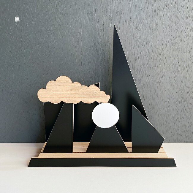 お札スタンド M 神様のテーマパーク 雲と山 光る太陽[お札立て 神棚用 神具 神棚 お札 立て スタンド おしゃれ 和モダン モダン 木製 お正月 正月 神社 お参り 日本製 御札立て 御札スタンド 置き型 省スペース コンパクト ミニ 小さい かわいい] 即納