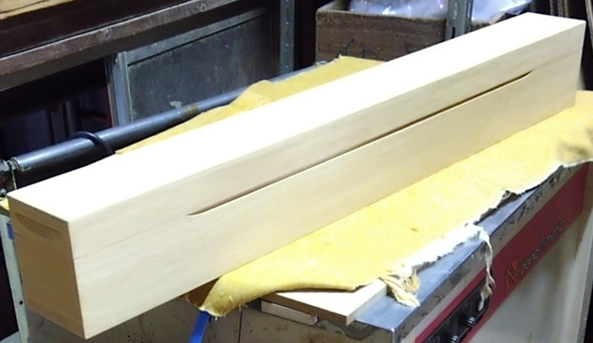 商品金額の下の赤文字の「送料無料」 は本州のみです。 ※北海道・四国・九州・沖縄・その他の離島・過疎地は別途運賃かかります。 ★サイズ　間口1050x奥行110x高さ143mm 　　　　身の有効内寸　間口1020x奥行80x深さ80mm ●...