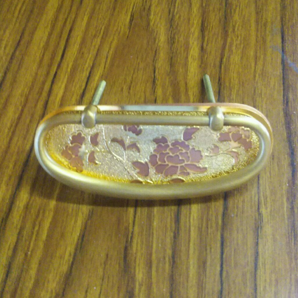 金具DIY引手桐たんす部品牡丹透かし玉子かん・金色・艶消し・足幅47mm商品番号650