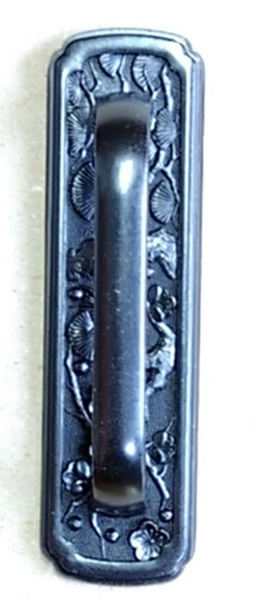 扉の金具前飾り建具ハンドル　梅松前飾り・古美色・足幅75mm　商品番号650001FH