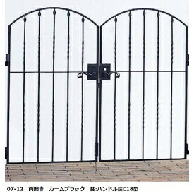 商品番号20381801メーカーYKKAPサイズ幅 1600.0mm × 高さ 1200.0mm通常納期5〜10日後発送用途両開き素材アルミ配送区分1※商品により配送可能エリアが異なります。配送エリア表をご覧ください。工事対応この商品は工事を承っておりません。YKKの門扉で、自分の個性を大切に、住まいに格別のこだわりを持つ、そんな方々のニーズにお応えするのがロートアイアン調の「トラディシオン」シリーズです。ファサードに特別の美しさとゆとりをお届けするアイテムの数々が、住まいを個性的に演出します。備考●「本体」＋「柱」＋「錠」のセットとなります。●セット価格は、内開き仕様で打掛錠3型での価格です。※サイズ（幅）は扉部分のみの合計寸法となります（例：両開きの場合、扉2枚分の寸法）。柱の外〜外までの寸法とは異なります。●錠の色は、本体色と同一カラーになります。●門扉にはさまざまなネームプレート・オーナメントの取付けが可能です。