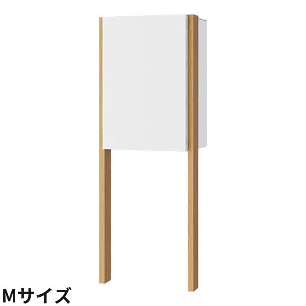 商品番号20993401メーカーナスタサイズ幅 390.0mm × 奥行き 317.0mm × 高さ 1100.0mm通常納期3〜7日後発送用途一般住宅素材樹脂出し入れ方法前入れ前出し設置タイプポール建て配送区分5※商品により配送可能エリアが異なります。配送エリア表をご覧ください。工事対応この商品は工事を承っておりません。「1日に何度も荷物が届くから、今の宅配ボックスじゃ足りない」 「外構の雰囲気に合うおしゃれなものが欲しい」 そんなお悩みを解決するのが、「Nasta Box +（ナスタ ボックス プラス）」のポール建て（スタンドタイプ）です。最大の特徴は、独自の複数投函口による「複数受け取り」機能です。厚さ7cmまでの小型荷物なら、1つ目の荷物が入ってロックされた状態でも、2つ目以降の投函が可能です。通販をよく利用されるご家庭の「再配達問題」をスマートに解消し、日々の生活をより豊かに・便利にします。また、投函口から手を入れると自動でロックされる独自の盗難配慮機構「ナスタガード7」を備え、抜き取り被害から大切な荷物をしっかり守る防犯設計です。■ 【デザイン性】和洋問わずどんな住宅の外観にもなじむ、無駄のないシンプルな1枚扉を採用しています。豊富な7つのカラーバリエーション（清潔感のあるホワイトやモダンなブラックから、温かみのある木目調まで）をご用意。選べるポールのカラー（6色）と組み合わせることで、ご自宅のイメージにぴったりの外構を演出できます。■ 【使用シーン】自立するポールタイプなので、門柱や小壁がない場所でも設置可能です。荷物を取り出しやすい高さに設計されており、毎日の取り出しでかがむ負担がありません。玄関アプローチや庭先の植栽の邪魔にならないすっきりとしたフォルムで、地面から距離があるため、降雪地域での設置にも大変適しています。■ 【耐久性・耐候性】ボックス本体の外側には耐候性に優れたASA樹脂を、ポール部分にはアルミニウムを採用しているため、屋外の雨風や紫外線、サビに強く、長く安心してお使いいただけます。また、IPX4（防水保護等級）をクリアした防水設計を備えており、汚れのお手入れもしやすい仕様です。備考・商品は「宅配ボックス」、「支柱」でバラバラの状態での出荷となります。組み立てはお客様ご自身でお願いいたします。・IPX4（防水保護等級）をクリアしておりますが、完全防水ではないため、強風雨や諸条件によっては荷物が濡れることがあります。・宅配物受取のため、お客様ご自身でシャチハタなどの三文判をご用意のうえ、扉内側の印鑑ケースに設置してください。・先に入れた荷物の大きさによっては、複数投函口から追加の荷物が入らない場合や、梱包の状態によって受取ができない場合がございます。　