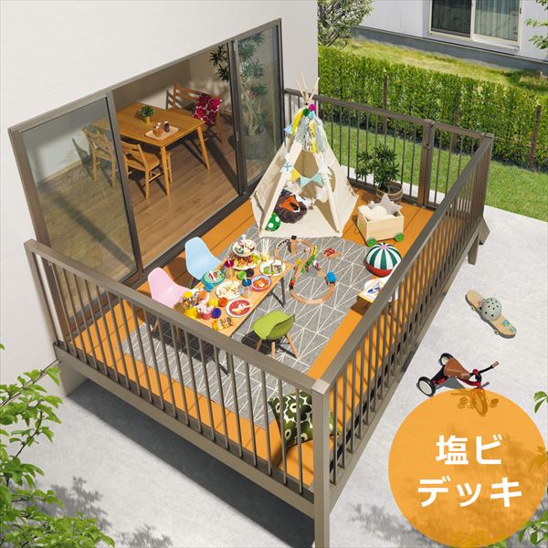 商品番号91617801メーカー三協アルミサイズ幅 3636.0mm × 奥行き 1170.0mm × 高さ 1135.0mmカラー塩ビデッキ通常納期14日後以降発送（要問合せ）用途庭置き用バルコニー配送区分1※商品により配送可能エリアが異なります。配送エリア表をご覧ください。工事対応この商品は工事を承っておりません。バルコニーでお手軽アウトドアリビングを楽しみませんか。ベーシックなフルクローズの他に、前面・側面パネルがないオープンなタイプも規格化しています。さらにデッキ材の種類を3つにすることで、よりお客様の求めるニーズに応えることができます。それぞれ価格が異なってきますので、商品を選ぶ際は「商品名」をしっかりチェックしてください。備考・お客様組立品です。・木造在来納まり以外の躯体へは取り付けないでください。・受注生産品となります。商品の手配にはお時間を頂きます。予めご了承ください。・画像はイメージとなります。実際の仕様は商品名等をご確認ください。　