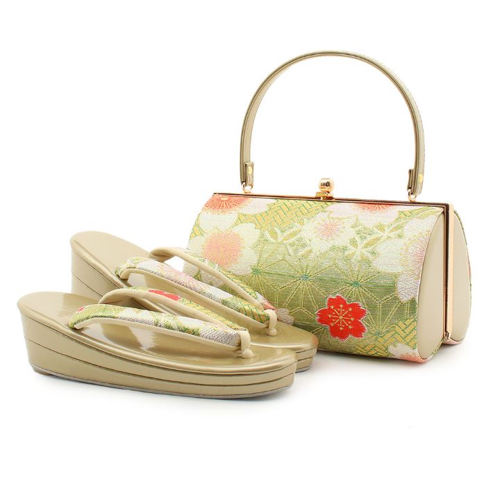 【クーポンご利用で最大10％OFF!】《値下げ！》 【アウトレット】振袖 草履 バッグ セット 成人式 黄緑 白 金 草履バッグセット 振袖用 Sサイズ 小さいサイズ 振り袖 桜柄 緑系 痛くない 振袖 卒業袴 ママ振 おしゃれ はたち ぞうり 草履