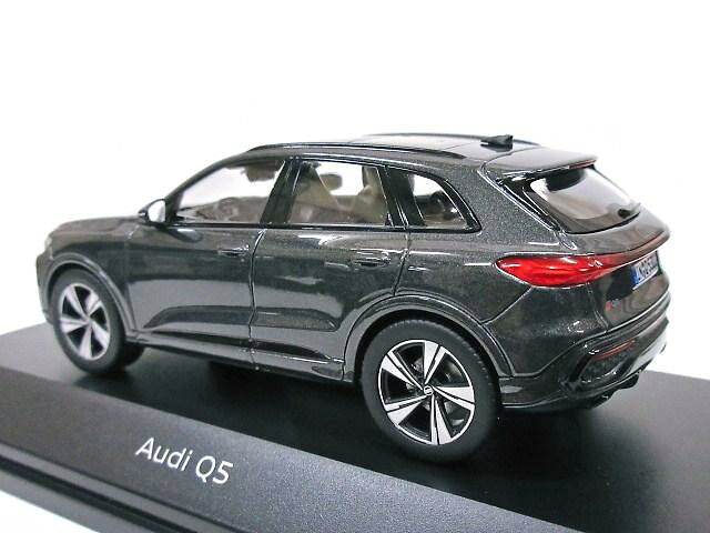 KITAGO BASE ミニカーショップのAUDI特注 1/43 アウディ Q5 (グレー) 2025｜アングル2