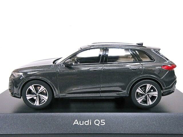 KITAGO BASE ミニカーショップのAUDI特注 1/43 アウディ Q5 (グレー) 2025｜アングル3