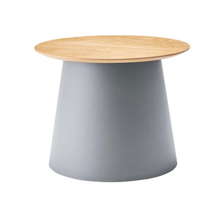 天板と脚部の異素材の組み合わせが特徴的なラウンドテーブル。センターテーブルやサイドテーブルとしての用途だけでなく、サイズ違いで組みあわせることで 使い方の幅が広がります。φ49×H42.5cm天然木化粧繊維板(オーク) ウレタン塗装 ポリプ...