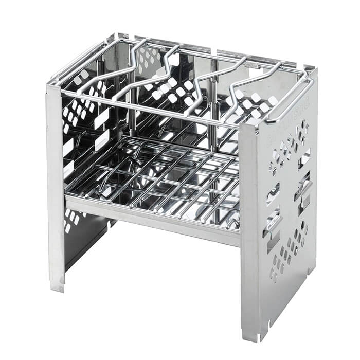 ツーリング、お一人様キャンプに最適。 ゴトクとアミがセット。煮炊きや焼き物等、いろいろ賢くスマートに使えます。 燃料や用途に合わせて炭受けの高さが3段に調整可能。 ネジを使用していないのでドライバー不要で組立簡単！ 【仕様】 組立サイズ(約):幅200×奥行125×高さ180mm 収納サイズ(約):幅200×奥行125×厚さ35mm(グリルのみ)、幅240×奥行180×厚み35mm(バッグ収納時) 網サイズ(約):163×108mm 重量(約):760g セット内容:本体×1、炭受け×1、ゴトク×1、アミ×1、目皿×1、収納バッグ×1 材質:本体・炭受け=ステンレス鋼、ゴトク・アミ・目皿=鉄(クロムめっき)、収納バッグ=ポリエステル 原産国:中国 ■メーカー希望小売価格はメーカーカタログに基づいて掲載しています