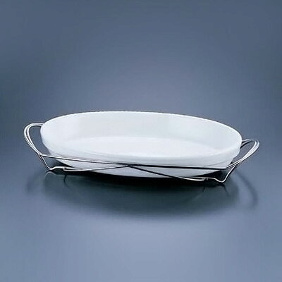 【仕様】 メーカー品番：12-3011-40W 幅×奥行×高さ：480×238×73mm SAシャトレホルダーシリーズ 深まる余韻。しなやかなエスプリが息づくノーブルなシルバー。 ヨーロッパの伝統と技術が生んだ、プロフェッショナルの ための本格派オーブンウェアです。隅々にまで美意識を反映 したこのシリーズ。 磁味あふれる硬質な陶器との調和を 図って、スタンドにはステンレス製のホルダーをセット。 ノーブルな銀の光沢が、テーブルに上質でしなやかな エスプリを生み出しています。スタッキング式のため、収納時には場所をとらなく、大変便利です。