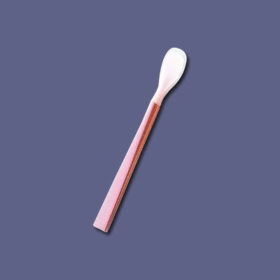 【仕様】 色：ピンク 全長×幅：159×19mm 口あたりやさしいスプーンシリーズ やわらかいシリコンゴムの中にコシのあるナイロン芯を埋め込んだ新しいスプーンです。 材質:スプーン /シリコンゴム ハンドル・芯/ナイロン66 耐熱温度:-20℃~200℃(煮沸消毒可能) ●離乳食や介助用の他にヨーグルトやジャムなどのビン物もきれいにすくえます。 ●お菓子作りのへらやソース作りにも重宝します。
