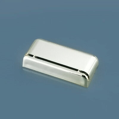 【仕様】 メーカー品番：PCG-52 カラー：ゴールド 幅×奥行×高さ：50×25×11(5)mm 材質:ポリスチレン 真空蒸着メッキ ●カードを立てる部分は2ヶ所にツメがあるため、薄手の紙から名刺まで挟むことができます。 ※写真のカードは商品に含まれません。 ※入数