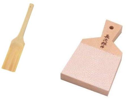 【おろし器】鮫皮おろし 大 竹スクレーパー セット わさびおろし 送料無料 メール便 おろし器 おろし金 キッチン用品 調理小物 サメ皮 さめ皮 鮫革 わさび卸し 山葵 薬味 わさび ワサビ しょうが 生姜 にんにく 下し金 卸し金 下ろし器 プロ愛用 PRO SERIES 日本製