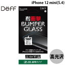 BUMPER GLASS for iPhone 12 SeriesiPhone 12 Series 用 縁に凹凸がある割れに圧倒的に強いバンパーガラスガラスフィルム「BUMPER GLASS」透明 高光沢保護ガラスは透明度が高く指の滑りもよいものですが、割れやすいという特徴もあります。本製品はガラスの側面をポリカーボネイト製のバンパーで保護することで割れにくく、長期間、きれいに使うことができるようになりました。バンパー(フチ)部分は立体成型されたポリカーボネートで生成されており、側面の衝撃に強いだけでなく、指にも優しい仕上がりになっています。また、ディスプレイを下にしても、盛り上がったパンパーだけがテーブルに触れるため、保護ガラスが浮いた状態になり、すり傷も付きづらくなっています。最新iPhone用のシリーズはフチを人気のマットに変更。さらにノッチ部分をクリアにし、さらに防塵プレートを設けることで、スピーカー部分から侵入していたホコリを防ぎます。 端末だけでなく、保護ガラス自体も守る「バンパー」を持つ「BUMPER GLASS」シリーズがあれば、いつまでもスマートフォンをキレイな状態に保つことができるようになるはずです。[仕様情報]製品素材 : ガラス(基材)　　　　　フィルム(飛散防止処理、粘着部)、ポリカーボネート[メーカー]ディーフ Deff型番JANDG-IP20SBG2F4589473743691[対応S] iPhone12mini iPhone 12 mini アイフォントゥエルブミニ アイフォン12mini アイフォーントゥエルブミニ アイフォーン12mini[対応S] アイフォーン アイフォン アイホーン アイホン iPhone[対応] iPhone 12 mini (2020年秋 5.4インチ)[性能] ガラスフィルム[性能] 光沢[性能] 全画面保護[材質] ガラス[シリーズ]s_4891498672Deff iPhone 12 mini BUMPER GLASS 0.33mm 透明 高光沢 # DG-IP20SBG2F ディーフ