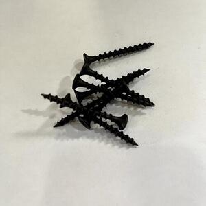 プラスネジ　黒　ビス　木ネジ　スクリュー　家具　小物　部品　10本入り　長さ38mm　太さ1.5mm