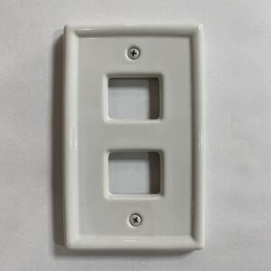 【 3980円以上 送料無料】スイッチ・コンセントプレート　ブランカ2穴　スイッチプレート　コンセント　カバー　プレート　セラミック　磁器　陶器　白　日本製
